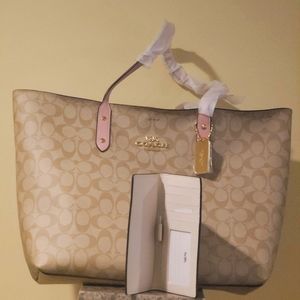 COACH TOTE WITH MATCHING WALLET